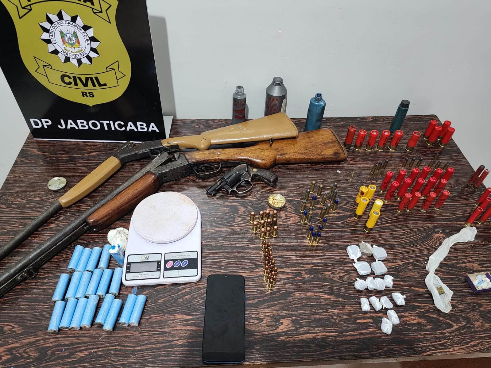 Capa Polícia Civil Apreende Armas, Drogas e Munições em Jaboticaba