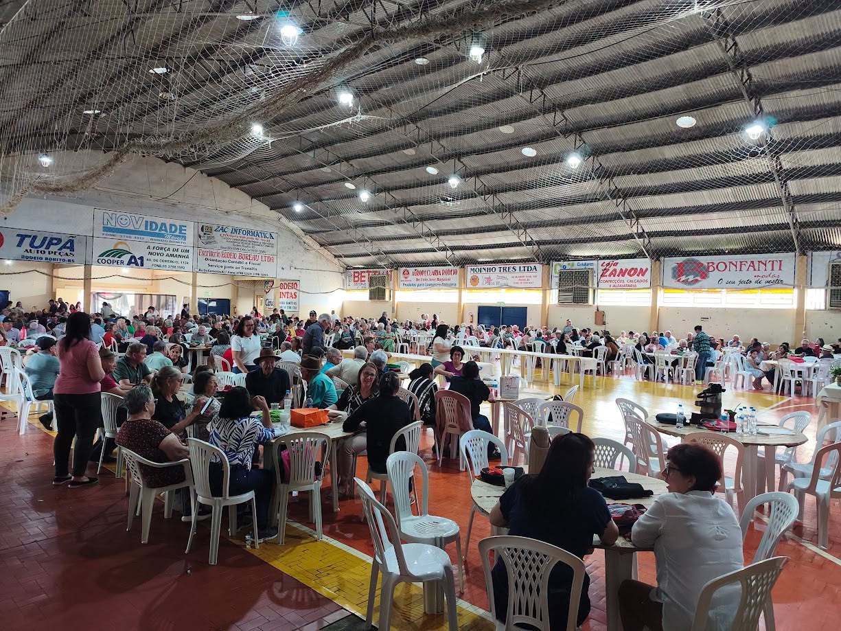 Capa Rodeio Bonito reúne cerca de 600 pessoas em encontro alusivo ao Dia do Idoso
