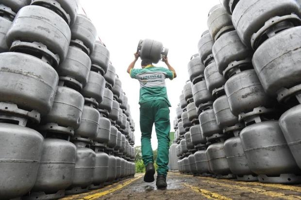 Capa Petrobras aumenta também preço do gás de cozinha