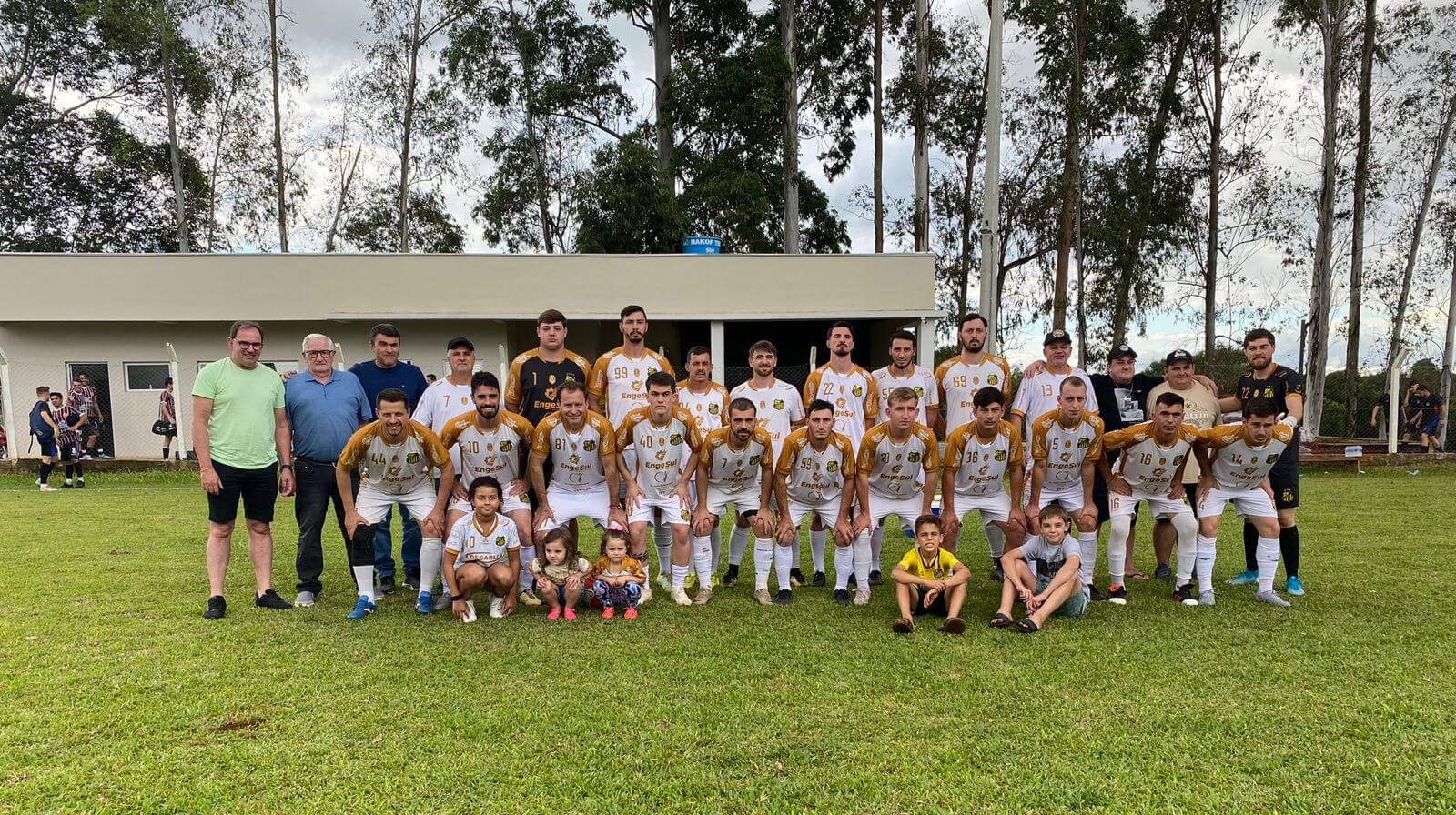 Capa Cerro Grande conquista bicampeonato da Copa Amzop de Futebol de Campo