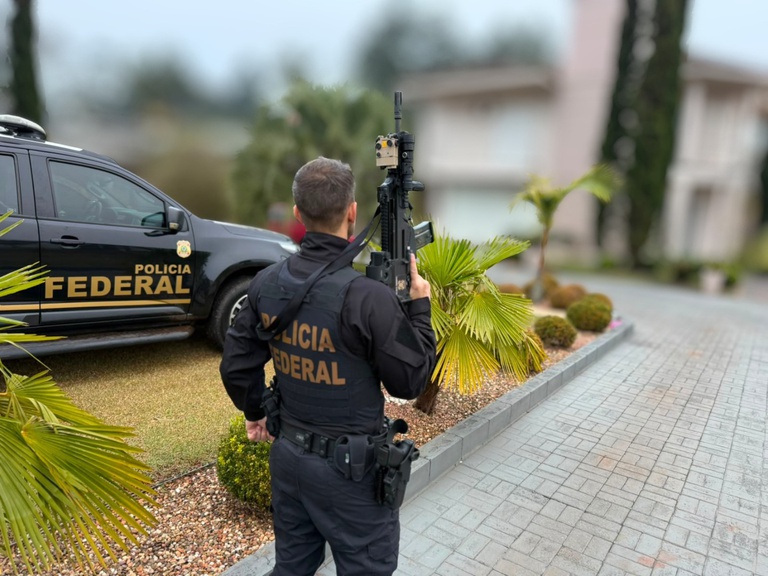 Capa Polícia Federal realiza operação contra grupo suspeito de contrabandear agrotóxicos proibidos na região