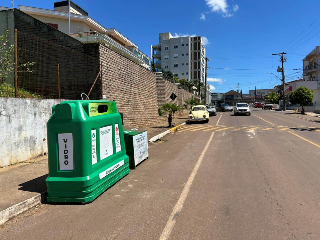 Capa Seberi: Prefeitura, Lions e Sicredi realizam entrega de cinco novos ecopontos de descarte de vidro à comunidade