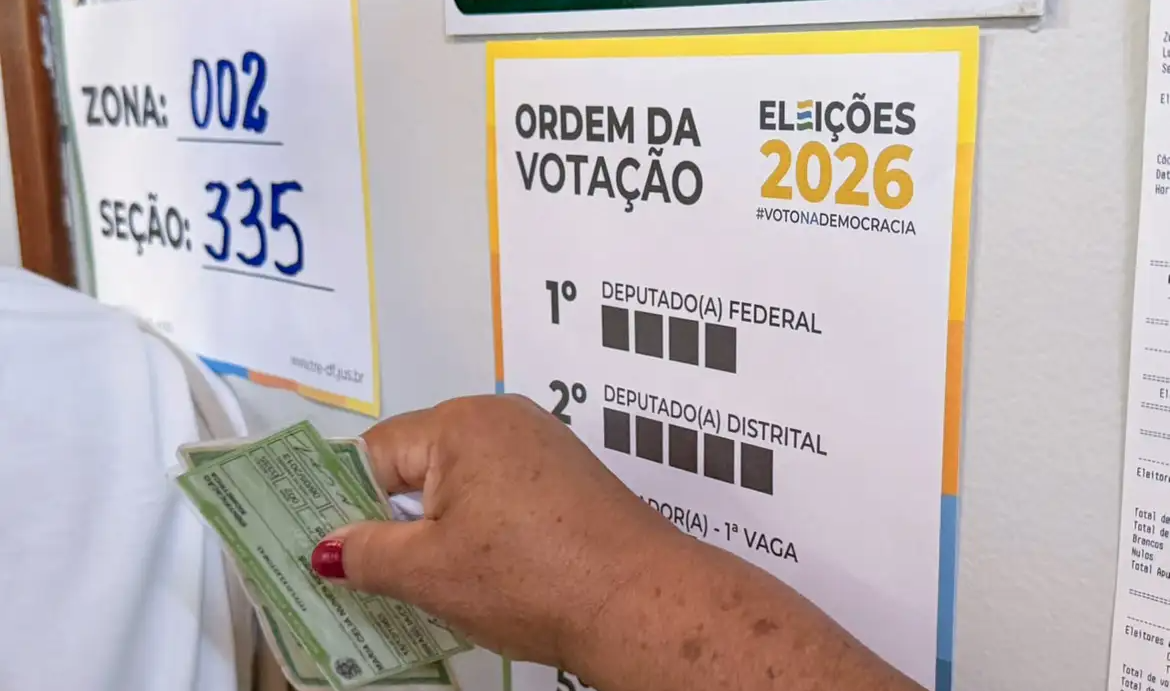 Capa Seberi: Flavio Bolsonaro e Zucco lideram votação no município nas eleições de 2026