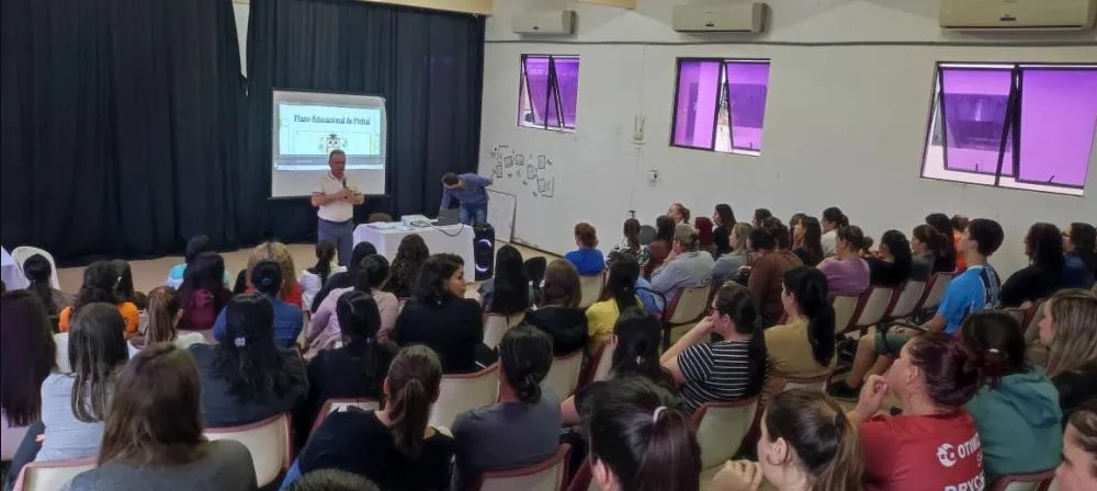 Capa Pinhal apresenta diagnóstico da educação para elaboração do novo Plano Municipal