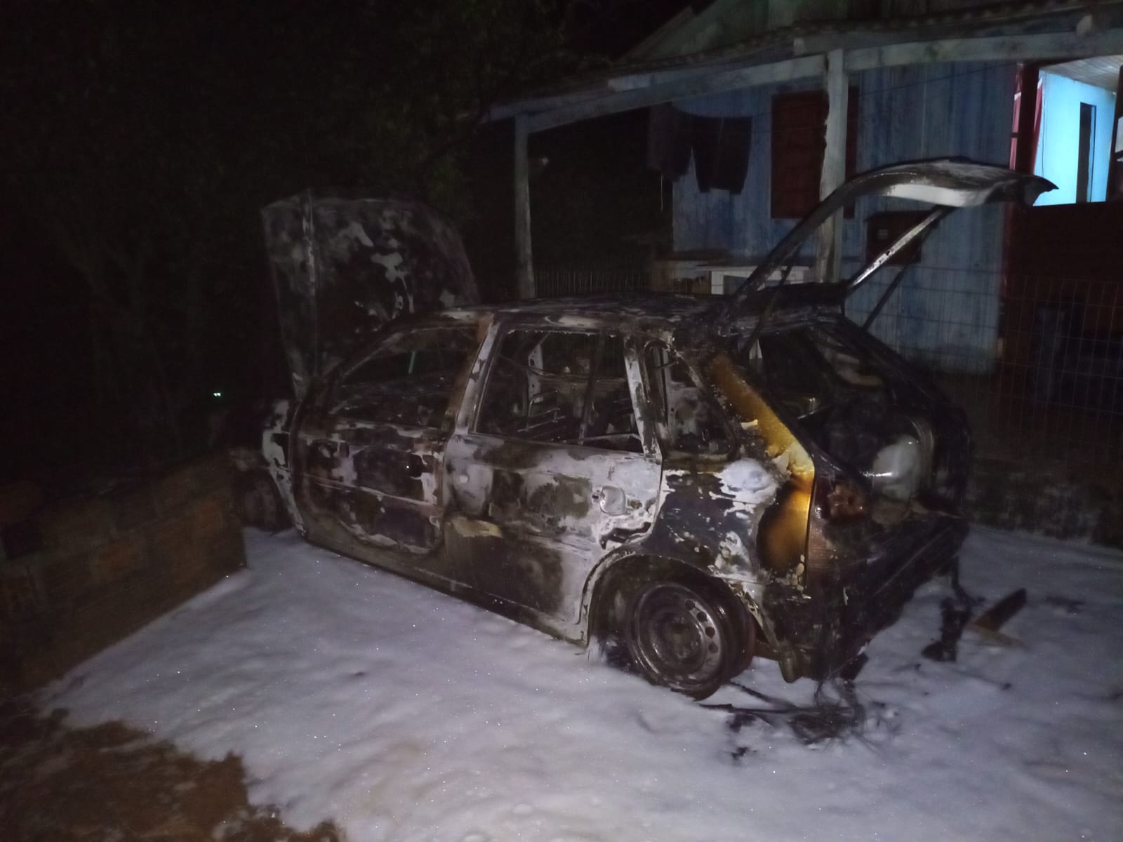 Capa Incêndio destrói veículo no interior de Jaboticaba
