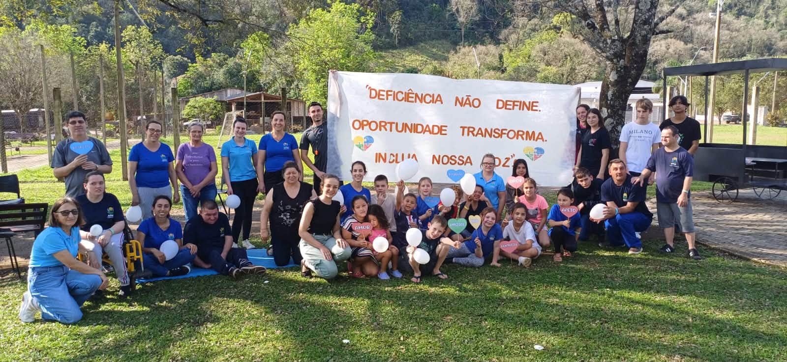 Capa Liberato Salzano promove integração entre alunos e assistidos da APAE em praça pública