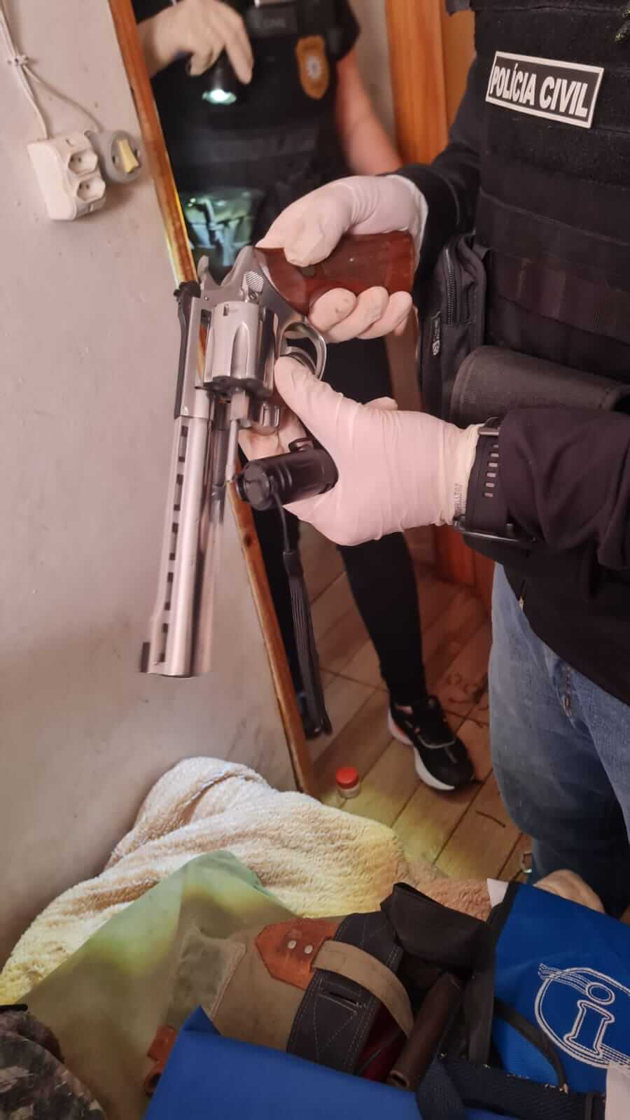Capa Polícia Civil apreende armas de fogo e munições durante cumprimento de mandados judiciais em Jaboticaba e Boa Vista das Missões